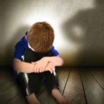 عاطل يعتدي جنسيًا على طفل في أسوان