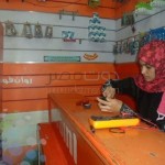 أول فتاة تعمل بصيانة الهواتف المحمولة في أسوان